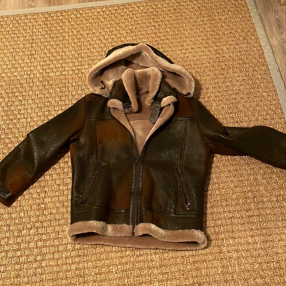 Unisex.Size small shearling bomber brand new condition..Overland. Price is firm